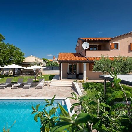 Activity Villa Gita With Pool And Grill In Tinjan Buitenkant foto